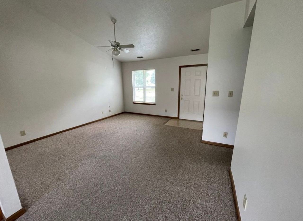 2716 Plaza Ln - Photo 3 of 7