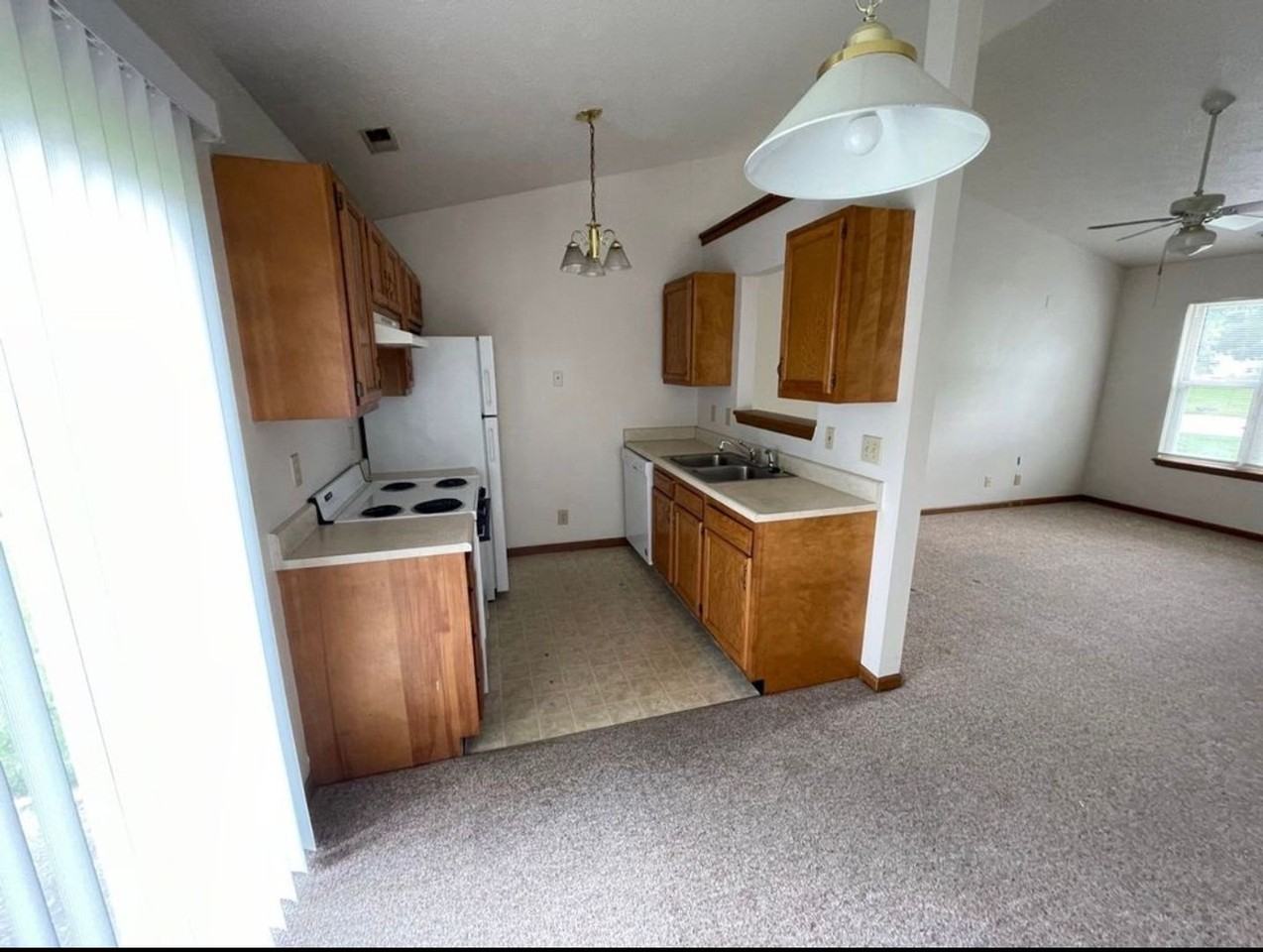 2716 Plaza Ln - Photo 4 of 7