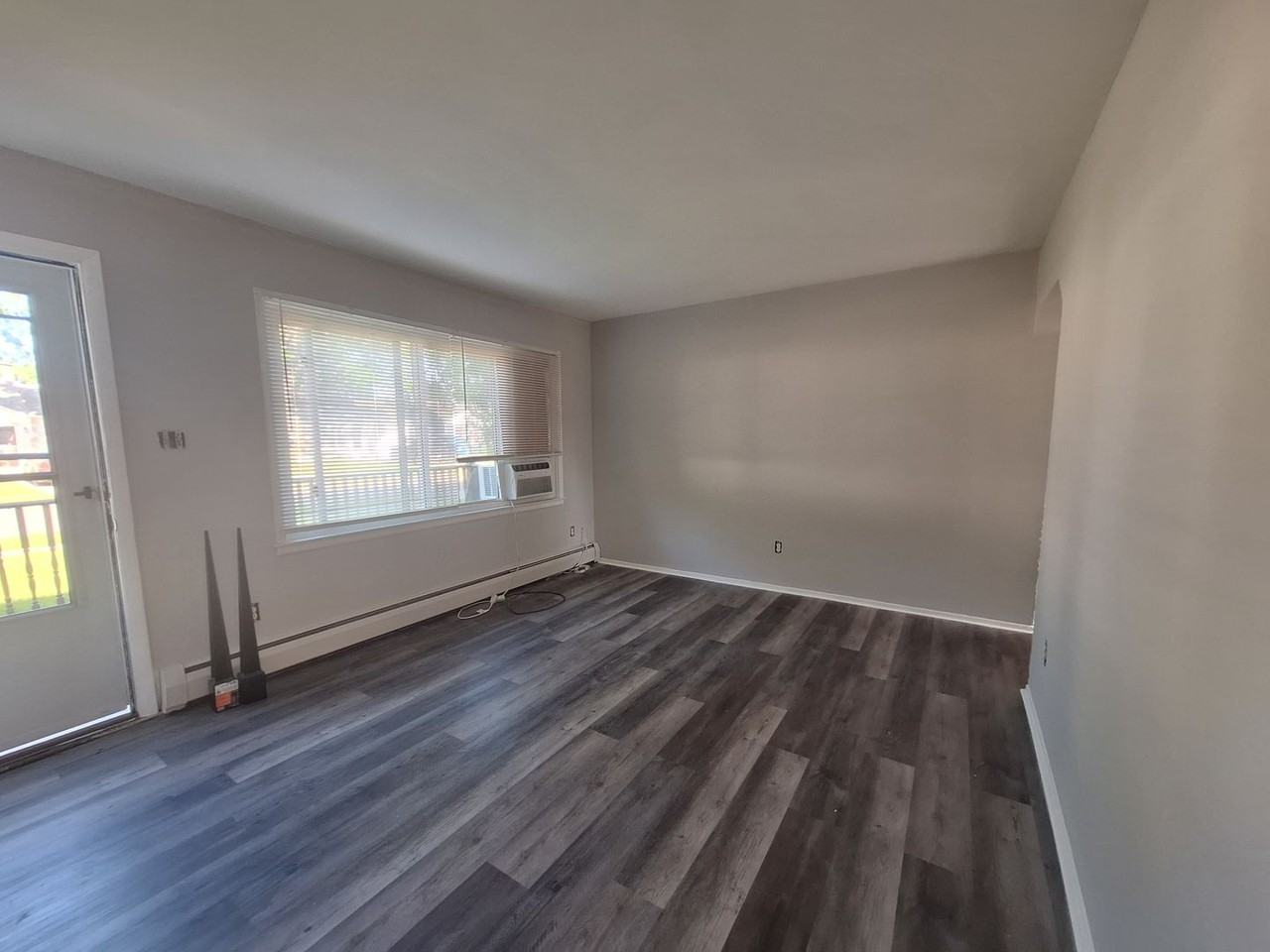 26153 Nagel St - Photo 2 of 17