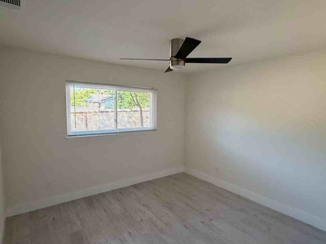 6820 Lincoln Oaks Dr - Photo 5 of 13