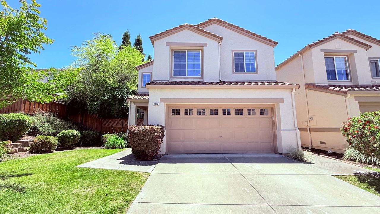 1023 Vista Pointe Cir - Photo 2 of 45