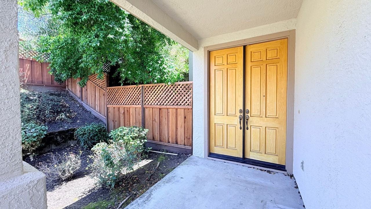 1023 Vista Pointe Cir - Photo 4 of 45