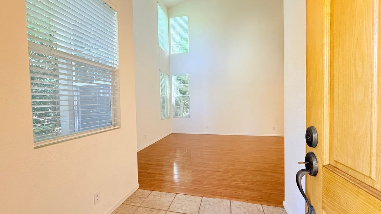 1023 Vista Pointe Cir - Photo 5 of 45
