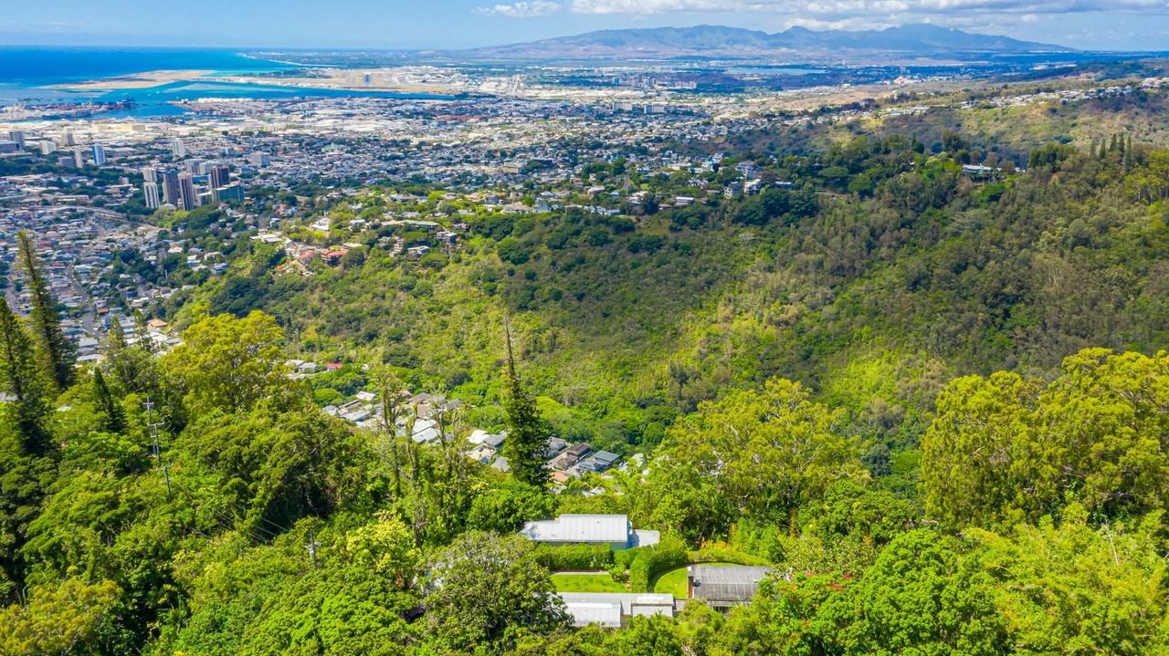 3310 Tantalus Dr #A - Photo 4 of 33