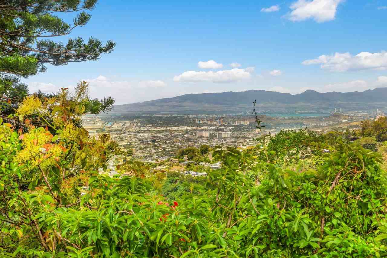 3310 Tantalus Dr #A - Photo 5 of 33