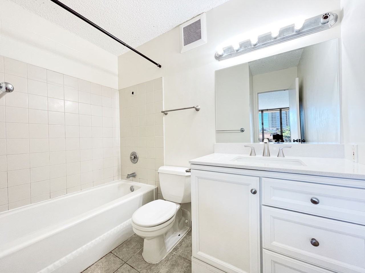 1687 Pensacola St #505 - Photo 4 of 20