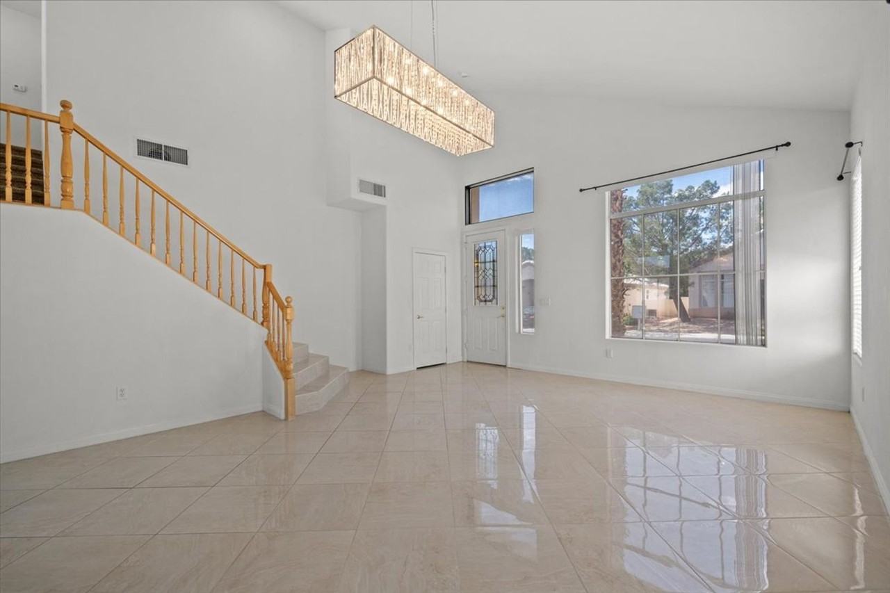 326 Blackstone River Ave - Photo 5 of 23