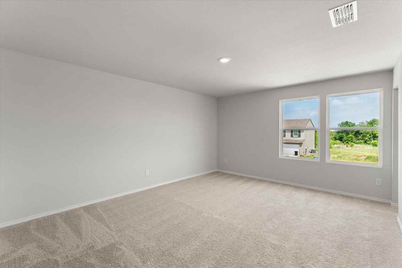 293 Victory Dr - Photo 3 of 7