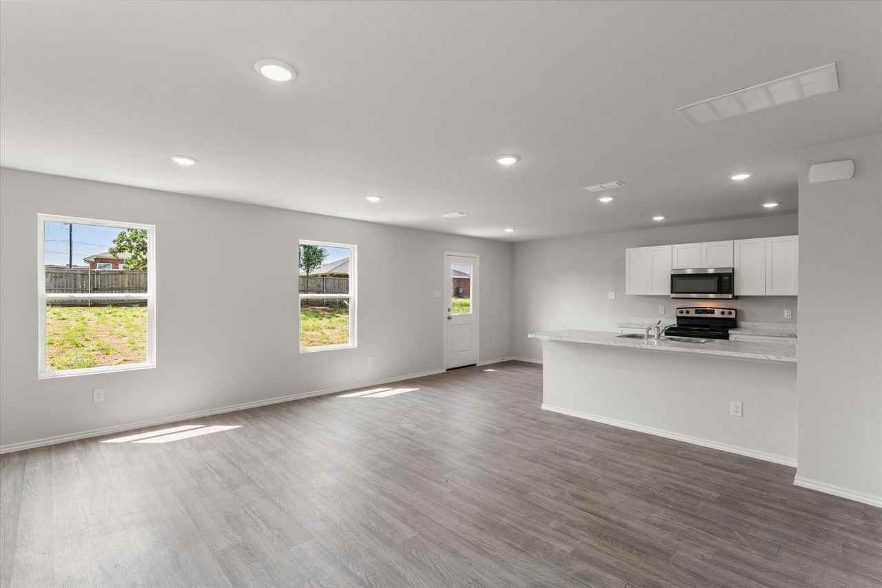 293 Victory Dr - Photo 4 of 7