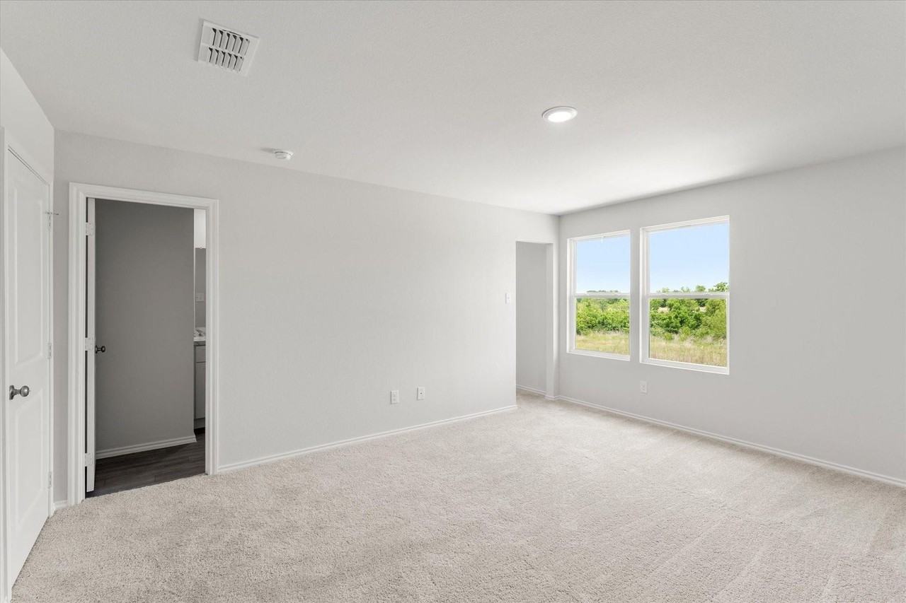 303 Victory Dr - Photo 4 of 7