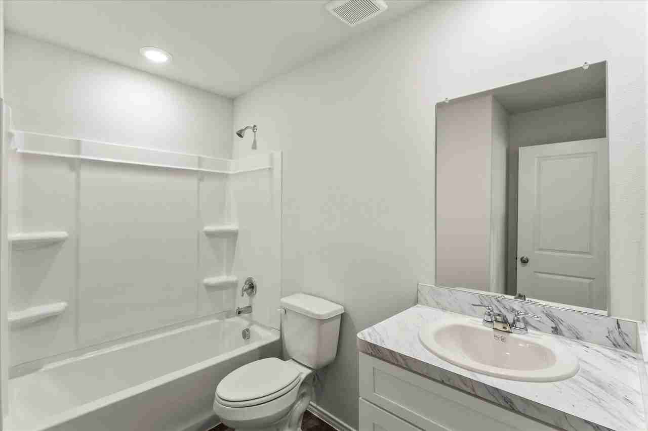 303 Victory Dr - Photo 5 of 7