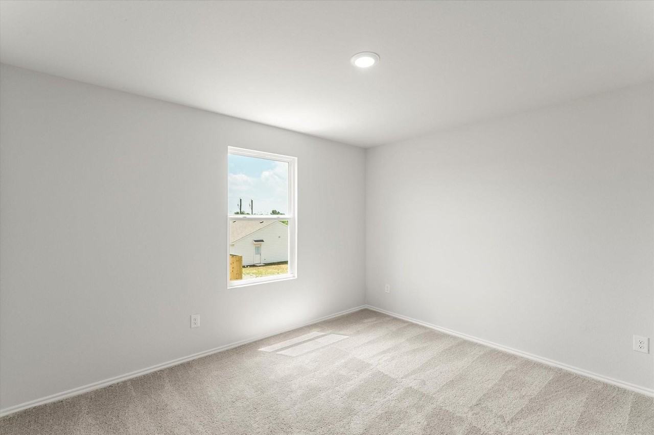 303 Victory Dr - Photo 6 of 7