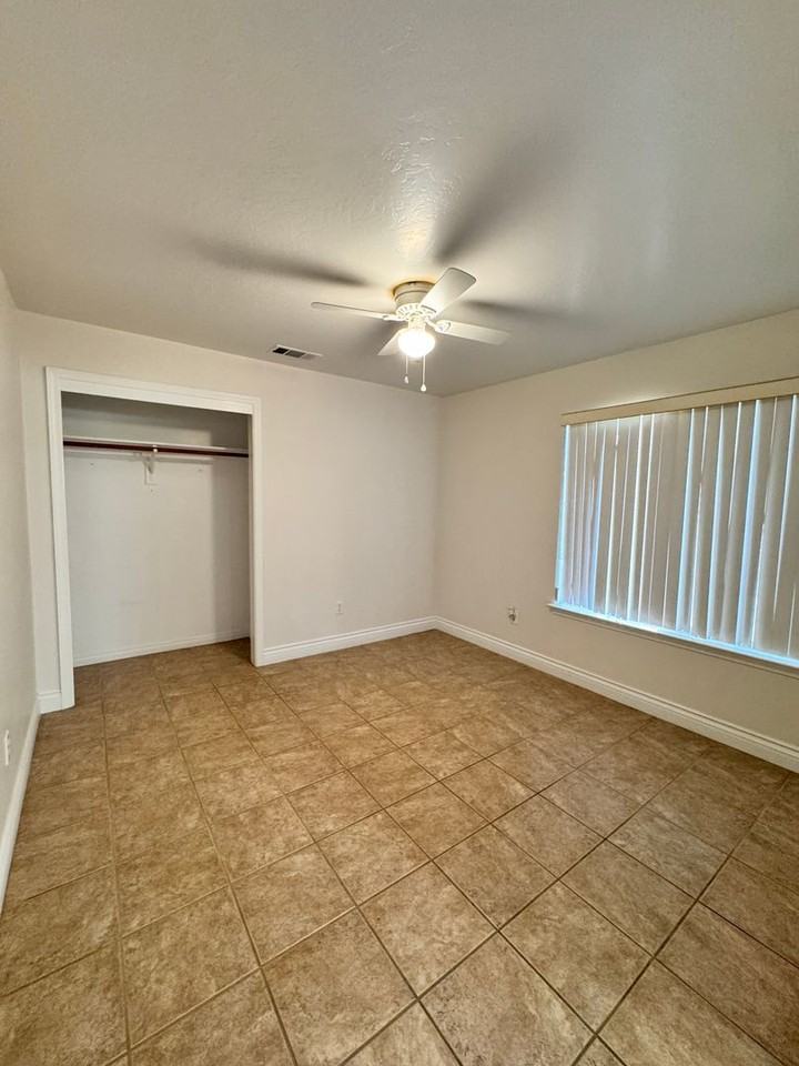 4012 Island Mist Ct - Photo 2 of 9