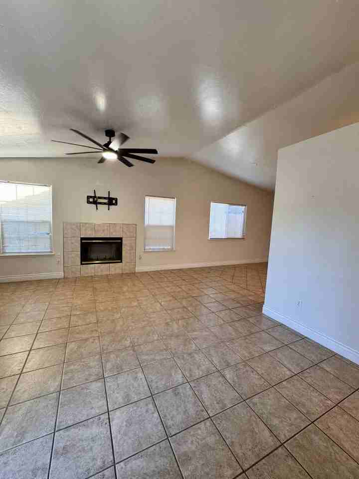 4012 Island Mist Ct - Photo 3 of 9