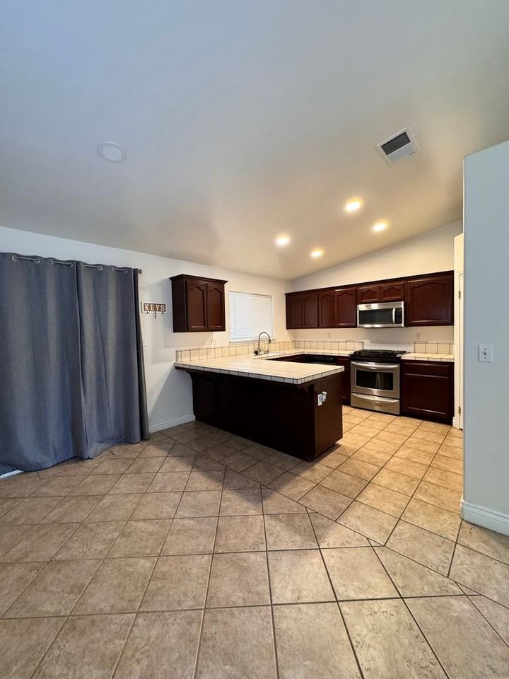 4012 Island Mist Ct - Photo 4 of 9