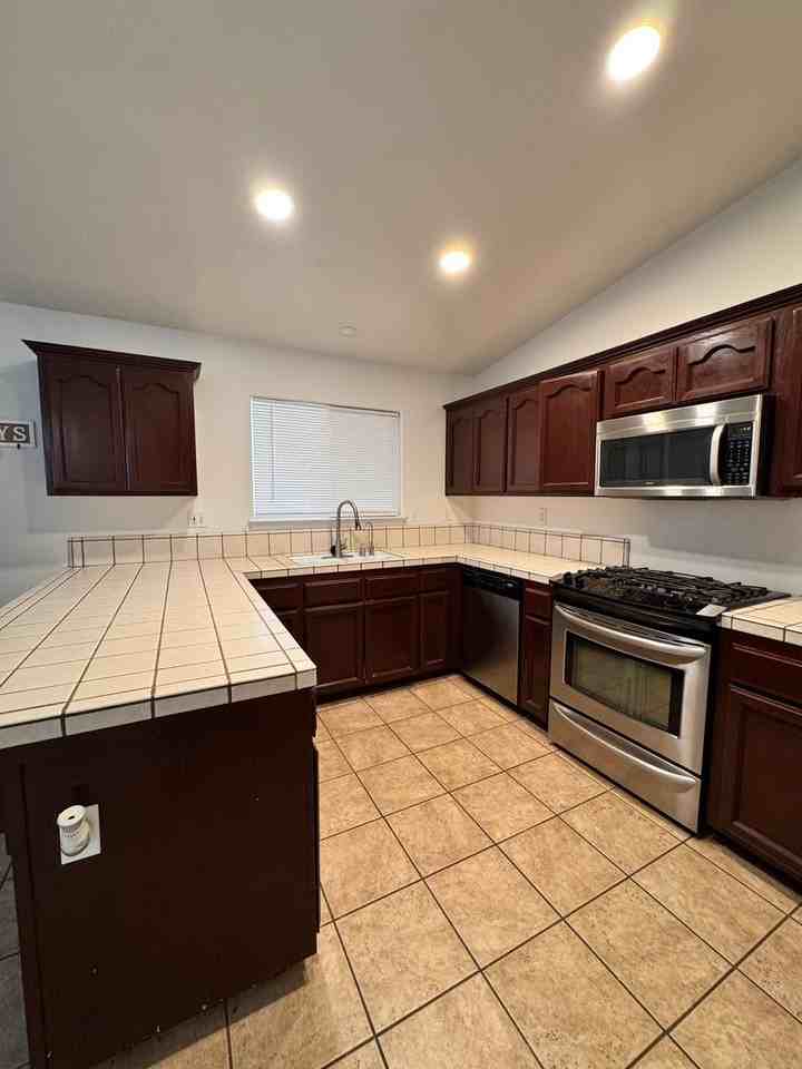 4012 Island Mist Ct - Photo 5 of 9