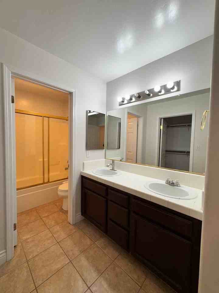 4012 Island Mist Ct - Photo 7 of 9