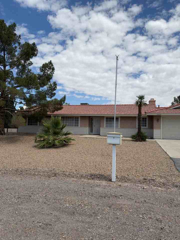 1560 Albino Dr - Photo 2 of 20