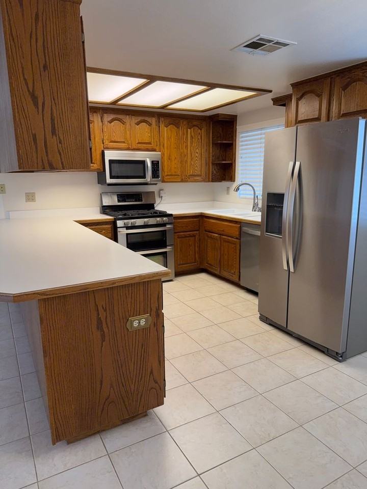 1560 Albino Dr - Photo 3 of 20