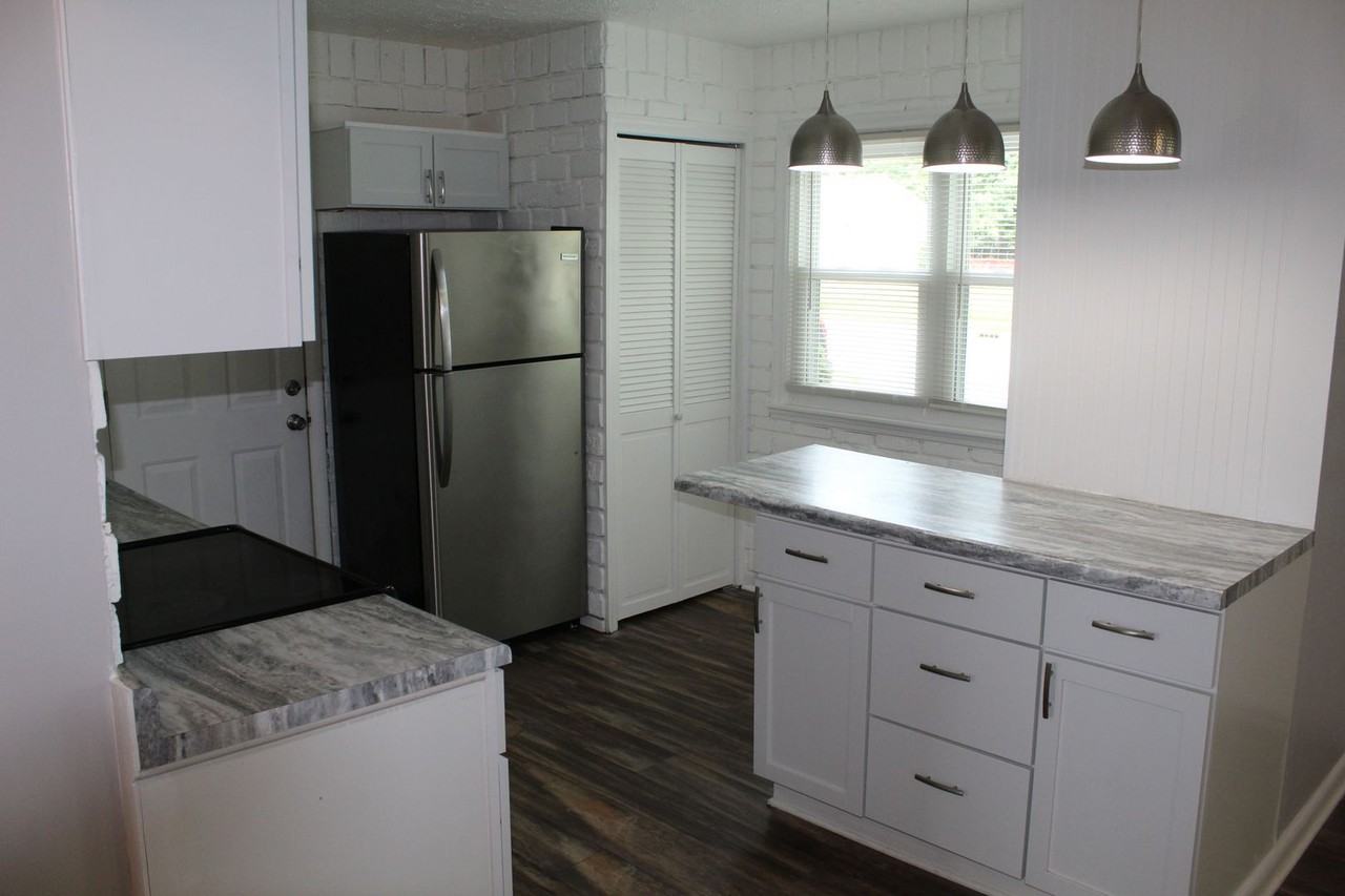 104 N Grant St - Photo 2 of 11
