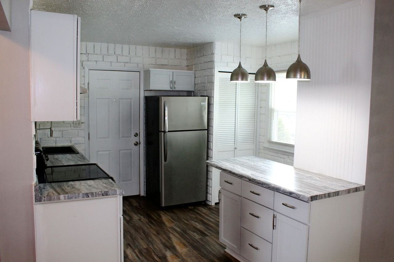 104 N Grant St - Photo 3 of 11