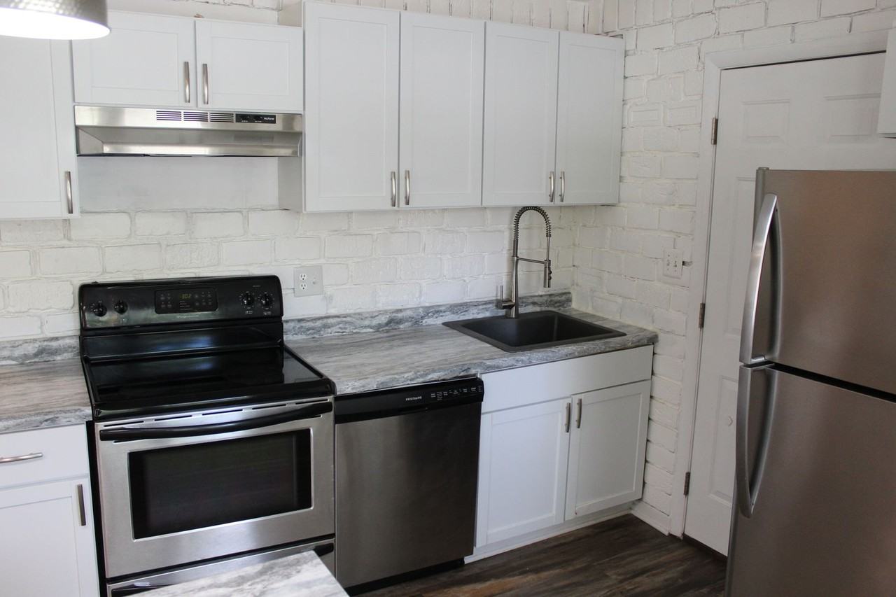 104 N Grant St - Photo 4 of 11