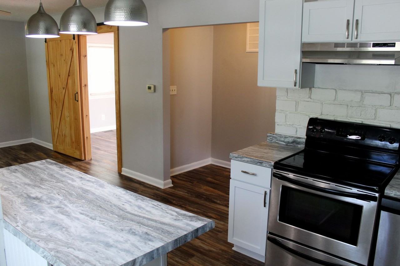 104 N Grant St - Photo 5 of 11