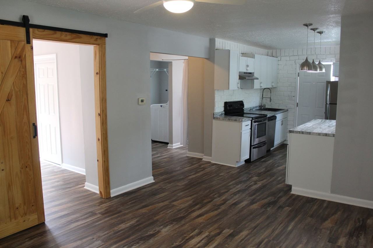 104 N Grant St - Photo 6 of 11