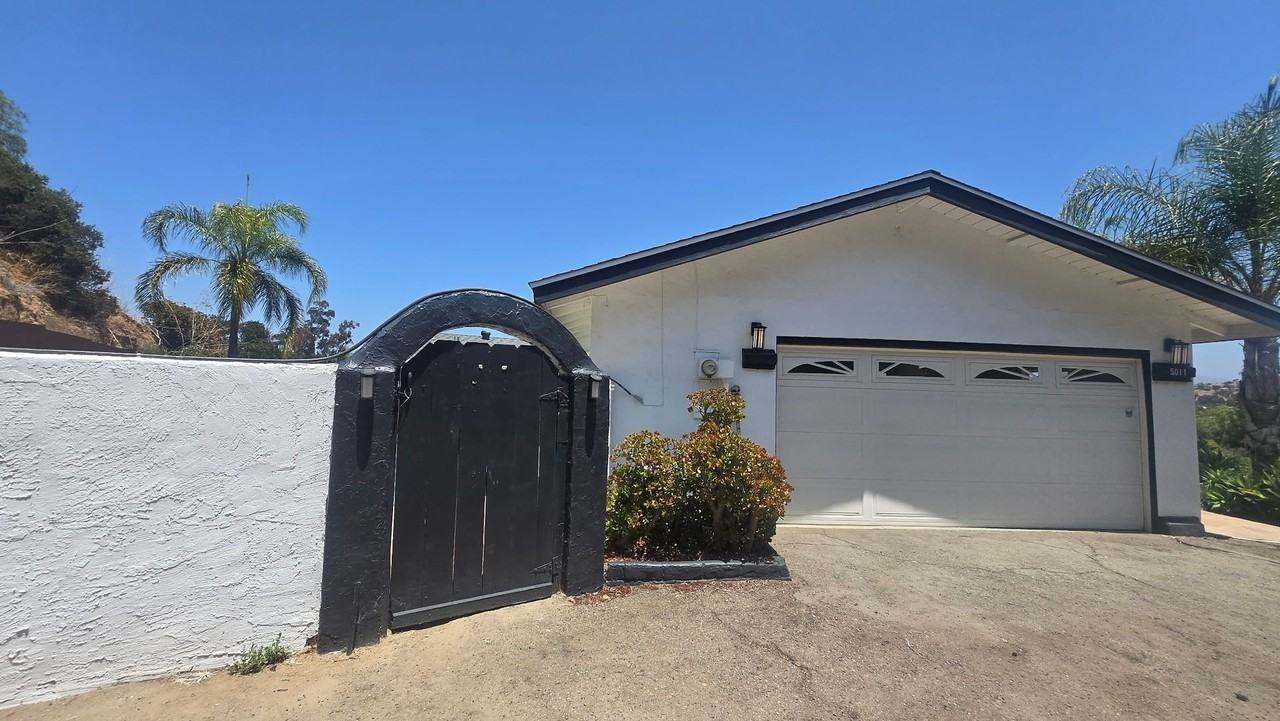5011 Sweetwater Rd - Photo 2 of 23