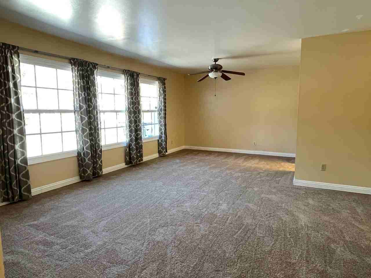 5532 Peacock Ln - Photo 4 of 25