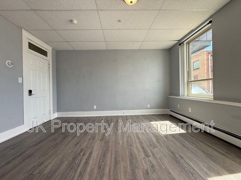 809 15th St #104 - Photo 5 of 17