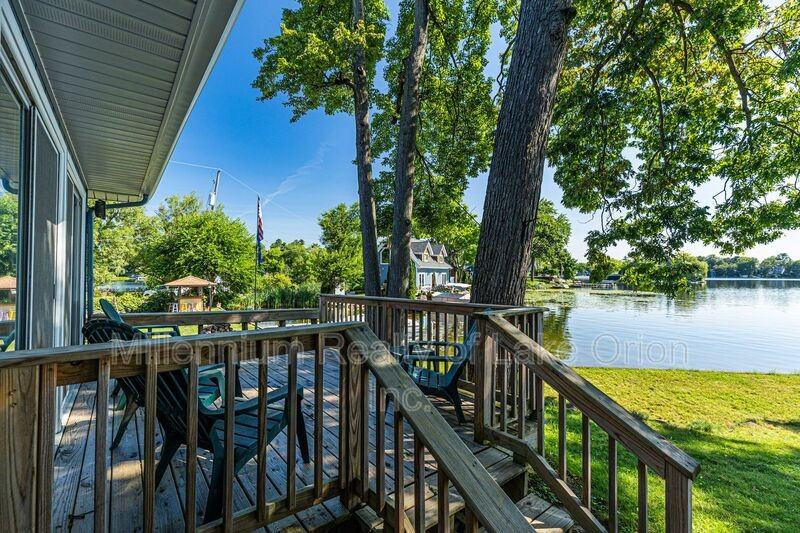 391 Shady Oaks St - Photo 4 of 36