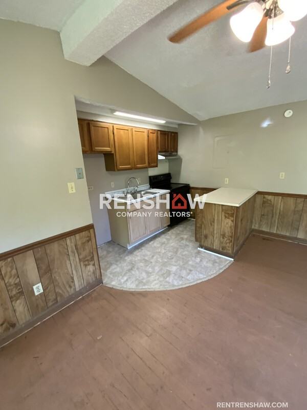 1229 Woodlawn Ave - Photo 3 of 10