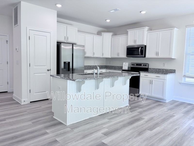 1212 Weavers Trace Dr - Photo 3 of 35