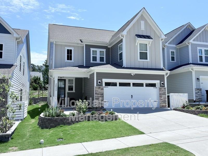 2033 Florine Dr - Photo 2 of 40
