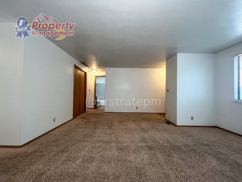 3219 W Rose Hill St - Photo 7 of 46