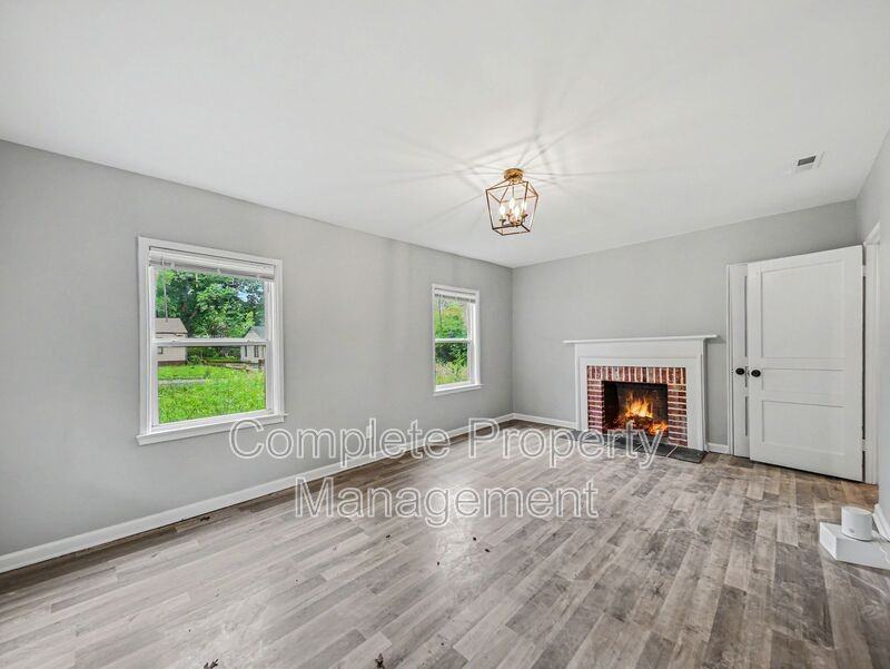 1900 Saint Charles Ave Sw - Photo 3 of 16