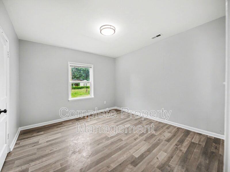1900 Saint Charles Ave Sw - Photo 4 of 16