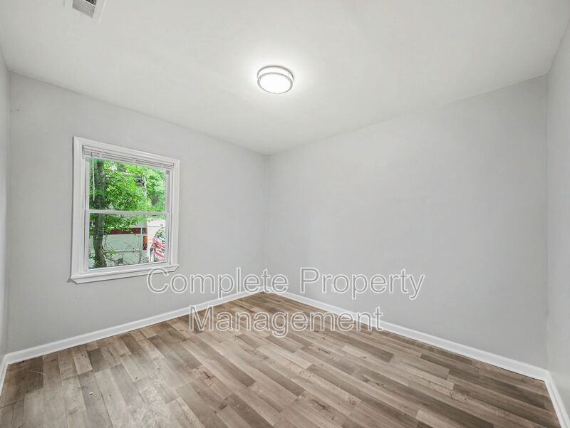 1900 Saint Charles Ave Sw - Photo 5 of 16