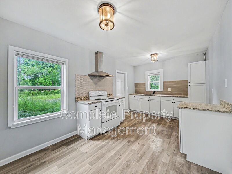 1900 Saint Charles Ave Sw - Photo 6 of 16