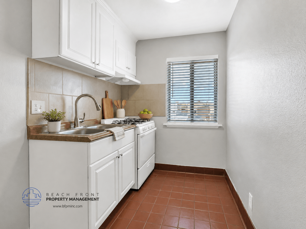 Carson Palms Apartments - Photo 2 of 14