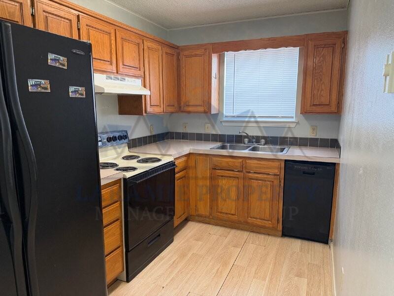 1166 N 19th St #A - Photo 4 of 20