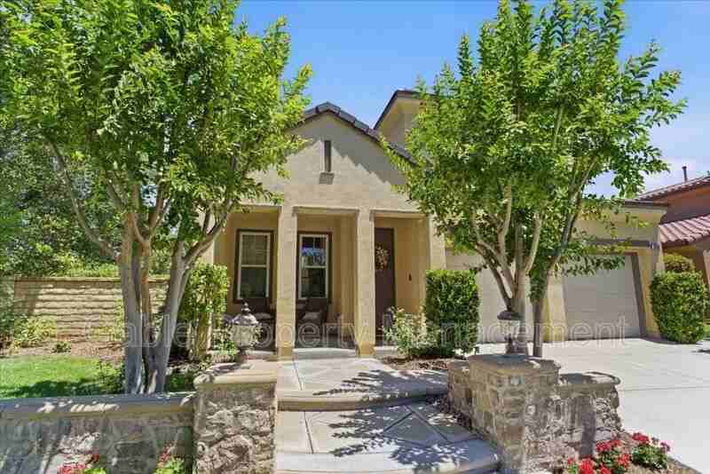 26882 Greenleaf Ct - Photo 2 of 32