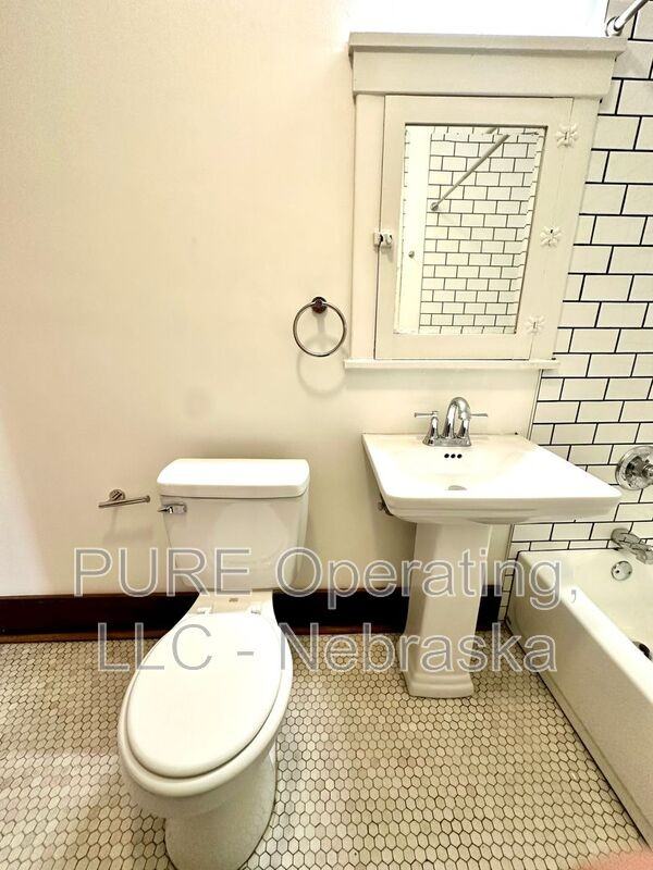 120 N 6th St #O - Photo 7 of 24