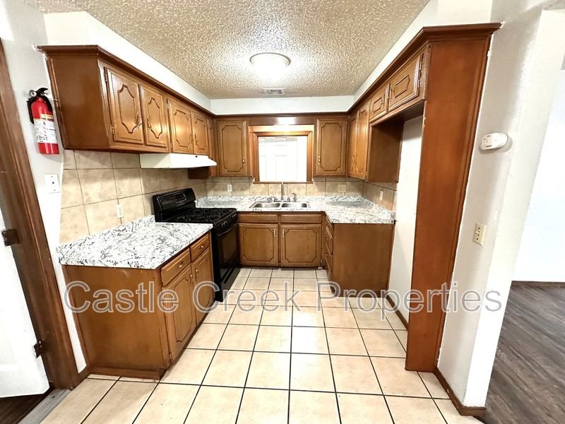 5305 Brookdale St - Photo 5 of 15