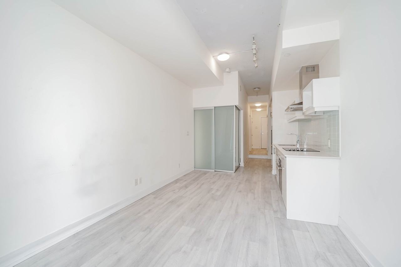 75 The Donway West - Photo 24