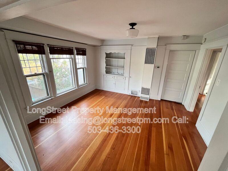 3819 Se Washington St - Photo 3 of 14
