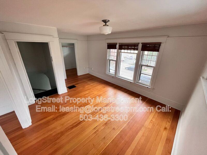 3819 Se Washington St - Photo 4 of 14