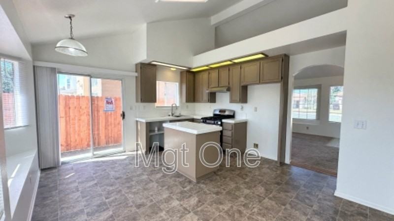 12780 Pan Am Blvd - Photo 2 of 21