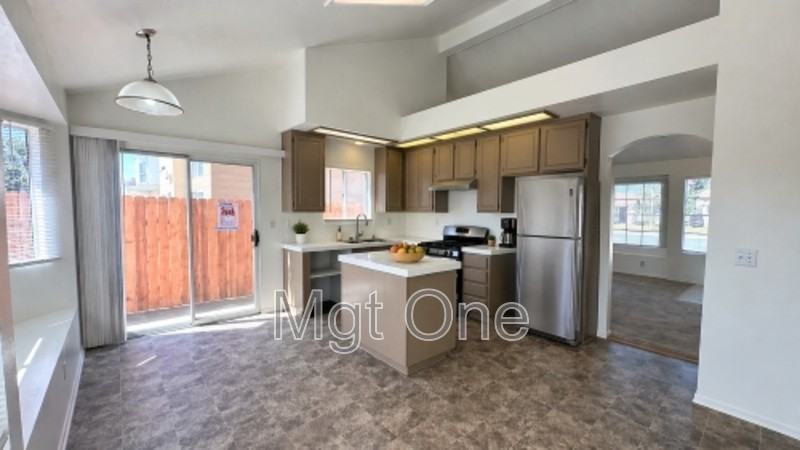 12780 Pan Am Blvd - Photo 3 of 21